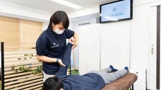 肩こりに悩むカメラマンが“スピード痛み取り”を体験し「あっ、これはスゴイ！」となった話