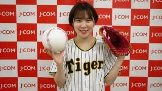 「オリンピックと同じくらい緊張した」平野美宇、人生初の始球式で“卓球サーブ”投球を披露