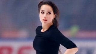 ザギトワが“美脚ショット”で20歳の誕生日を報告！タイトな黒ミニワンピ姿に「無敵」と称賛の声