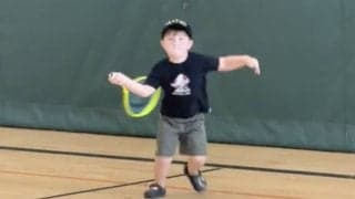 6万超の“いいね！”、ボールを打とうとして失敗する男の子の動画が大人気「転んだあとが大事なんだよ！」