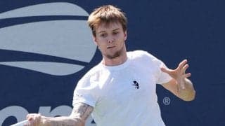 男子テニスで衝撃の自滅　真剣勝負なのに“逆さまラケット”で海外あ然「何だこれ」