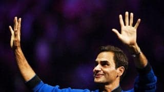 フェデラー、世界を泣かせた「あの写真が欲しい」　ナダルの手を握った引退名場面を回顧