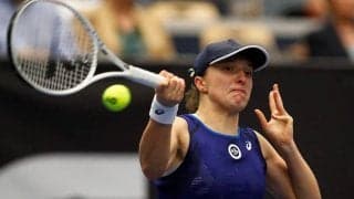 女子テニス決勝、世界1位が咄嗟の“妨害”　批判に試合後謝罪「手を振ってしまい…」
