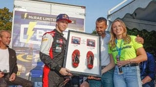 カッレ・ロバンペラにマクレー家が故コリンのシューズをプレゼント