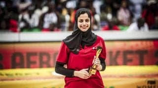 ヒジャブ着用の女子選手がトリッキーなプレイを披露！　FIBAがSNSで公開した動画が200超のリツイート