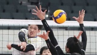 駿台学園が２年前の決勝で敗れた東福岡を下して４強　佐藤遥斗主将「心の中でバチバチでした」／春高バレー