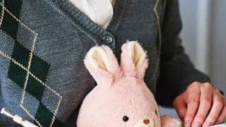 【猫背予防に】このモフモフを…机とおなかの間に挟むのです…