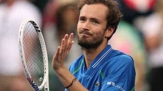 メド 右手負傷も18連勝で4強