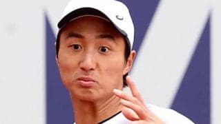 望月 逆転で8強 元23位と激突