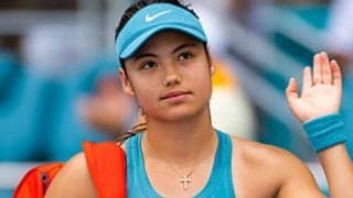  全米女王、両手と足首を手術 