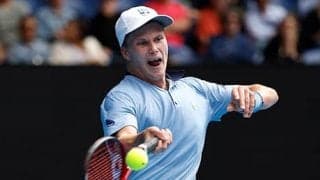 2ヵ月で両手首を手術「困難」
