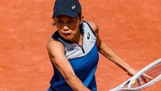中国選手 3年帰国できず会見で涙
