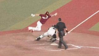 球場騒然！完全アウトなのに何が起こった！？ 超スーパープレー“忍者ジャンプ生還”を決められた千葉ロッテバッテリーが困惑した瞬間