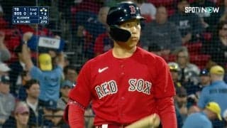 ど真ん中を仕留め損ねた…吉田正尚“首かしげ不満顔” 初球から連続フルスイングも三振で納得いかず