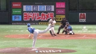 一体、ヘルメットはどこに消えた！？ “良い場面でしかホームランを打たない男”ソフトバンク・中村晃の“技アリ劇的サヨナラ弾”を打った後にもみくちゃにされる瞬間