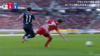 「放送事故レベル」「大丈夫か？」 ジャガー・浅野拓磨が全力の爆速ドリブル→止めにきた相手がぶつかって吹き飛ばされる衝撃シーン