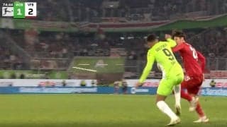 伊藤洋輝が“殴り合いレベル”の激しい球際バトル勃発！ “鬼のディフェンス”で相手FWに完全勝利をした瞬間　市場価値爆上がり男のワールドクラスのプレーが炸裂
