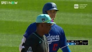 大谷翔平の衝撃打球 スマホを構えるネット裏のファンも様々 目で追って手がブレる人、必死に耐えて構える人