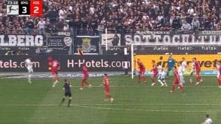 「めっちゃ飛んだな」「打点高え！」ボルシアMG板倉滉が逆転ゴールを生んだ“神ヘディング”を炸裂した瞬間　交代直後の空中戦での勝利にスタジアム熱狂