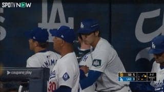 大谷翔平、KO直後の山本由伸に激励の\"尻タッチ\"試合中には笑顔でトーク ベンチ内で見せた頼もしい「先輩感」