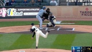 大谷翔平に一体、何が起こったのか…？ ビックリしすぎて動きが止まった“予想外の一球”がヤバすぎると話題に　ファン騒然「えっ？w」「そこ投げる！？ 」