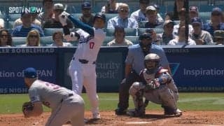 首の角度が秀逸 大谷翔平、衝撃の記念弾に捕手が“確信がっくり”絶望の弾道に首がガクン