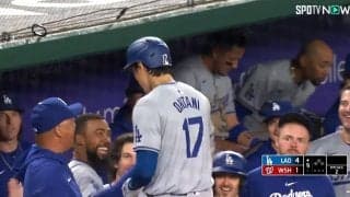 ロバーツ監督が大谷翔平に…衝撃弾に「お口あんぐり」笑撃の瞬間 隣のチームメイトはドン引き「不条理だよ。馬鹿げてる」