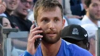  試合中にアラーム鳴る珍事 