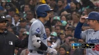 大谷翔平が塁上で…技ありヒット直後の仕草がチャーミング「イタ谷さん」「いてててw」