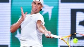 ナダル 大歓声の中全仏センターコートで練習