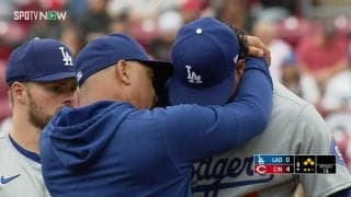 お前は大丈夫だ！ロバーツ監督、乱調投手をマウンド上での激励が熱すぎる！ファンも感動「ロバーツだいすきやで…涙」