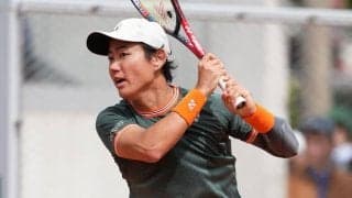 西岡良仁、地元選手にストレート快勝で2回戦進出。グラスコートでの白星は21年ウィンブルドン以来3年ぶり[ロスシー国際]