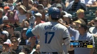 大谷翔平の打球でドジャースベンチ、危機一髪！？　カメラの死角で珍騒動 「ラックス可愛かったな」「大丈夫だよがかわいぃー」大谷と同僚の“やりとり”が話題に