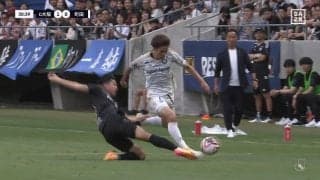 “駆け引き”もすごい！パリ五輪代表同士の白熱バトルに注目 高速ドリブラー平河悠vs超攻撃的SB半田陸がサイドでバチバチの攻防戦「ファウルを誘いましたよね」