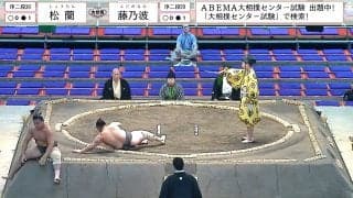 「何が起きた？」力士が突如、倒れ込んだ…土俵際の“珍手”で大逆転 アクロバティックな決着にファン騒然
