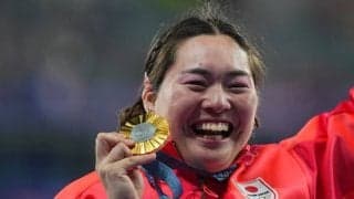 「日本に帰るのはまだ先に」女子やり投げ金メダリストの“まさかの報告”にファン驚き「早く帰って来て欲しいけど」