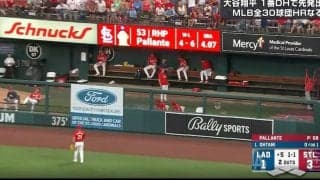 あれが入るのか！？ 大谷翔平、弾丸38号アーチでヌートバー動けず… 180キロ打球が低空ライナーで“頭上通過”する瞬間