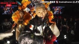 セクシー美女ダンサーを引き連れ“ド派手”な入場→衝撃KO！ 「試合より入場が長い」の指摘も…