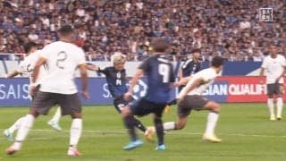 「泣きそう」伊東純也、復帰ゴールを決めて深々一礼「感謝の気持ち伝えたかった」久保のパスから左足一閃、感涙の股抜きショットが決まった瞬間