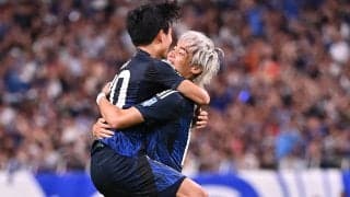「純也くん、おめでとう！」久保建英、カメラ目線でサムズアップ！「メッセージ熱すぎ」「こういうところ大好き」伊東純也への気遣いが大反響