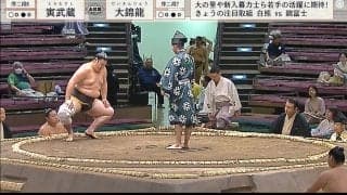 力士の大きな背中にまん丸のあざが…「きれいに並んでる」「跡が残ってる」一部ファンが注目