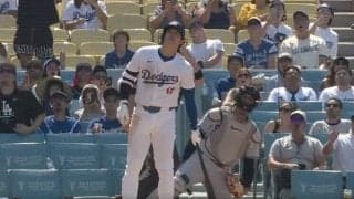 大谷翔平、確信歩き→バット投げが「芸術的すぎ」 高い軌道の5階席“超特大弾”に「どこまで飛んだ？」