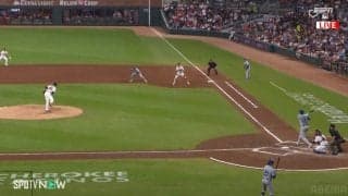 大谷翔平の184キロ弾丸タイムリーでランナーに異変…頭上を“爆速通過”する打球にまさかの動き