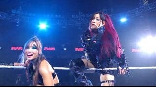 日本人トップ女子レスラー、“美すっぴん”顔で大歓喜 珍しい鳥と遭遇して無邪気な姿でファン魅了