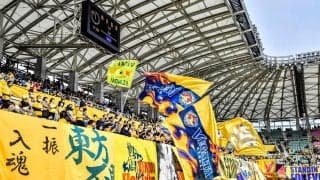 「可愛いです」「ユニフォームがお似合いです」J2仙台の試合を観戦した自称・甘えん坊女子アナの「ユニフォーム×ロングスカートコーデ」が大好評！ タオマフを掲げた笑顔ショット 