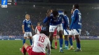 南野拓実がブチギレられた！「これは…」 ボックス内で転倒… 相手DFが“微妙なプレー”に大激怒「やってるなw」「キレすぎ」