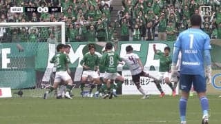 漫画かよ！神戸DFの“アニメな一撃”が話題沸騰「ブルーロック出身やろ」一瞬で相手11人を無効化する超絶トラップ＆ボレー炸裂の瞬間