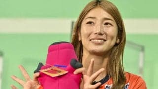   “胸元”にも視線…｢やけに美人｣キリッと“顔面変化”の元ヤングなでしこ大宮MF仲田歩夢、シースルーバングの新ヘア公開｢超絶かわいい｣の声
