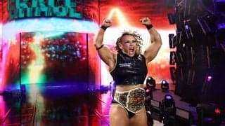 規格外の筋肉女子、まさかの“美スッピン”で衝撃シックスパック披露