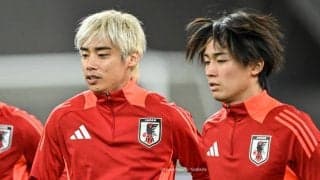 「なにこの可愛い写真」伊東純也＆中村敬斗withテウマの“ひょっこり”スリーショットが話題！「最高のツーショットかと思いきや、ひょっこりはんのテウマ乱入w」の声